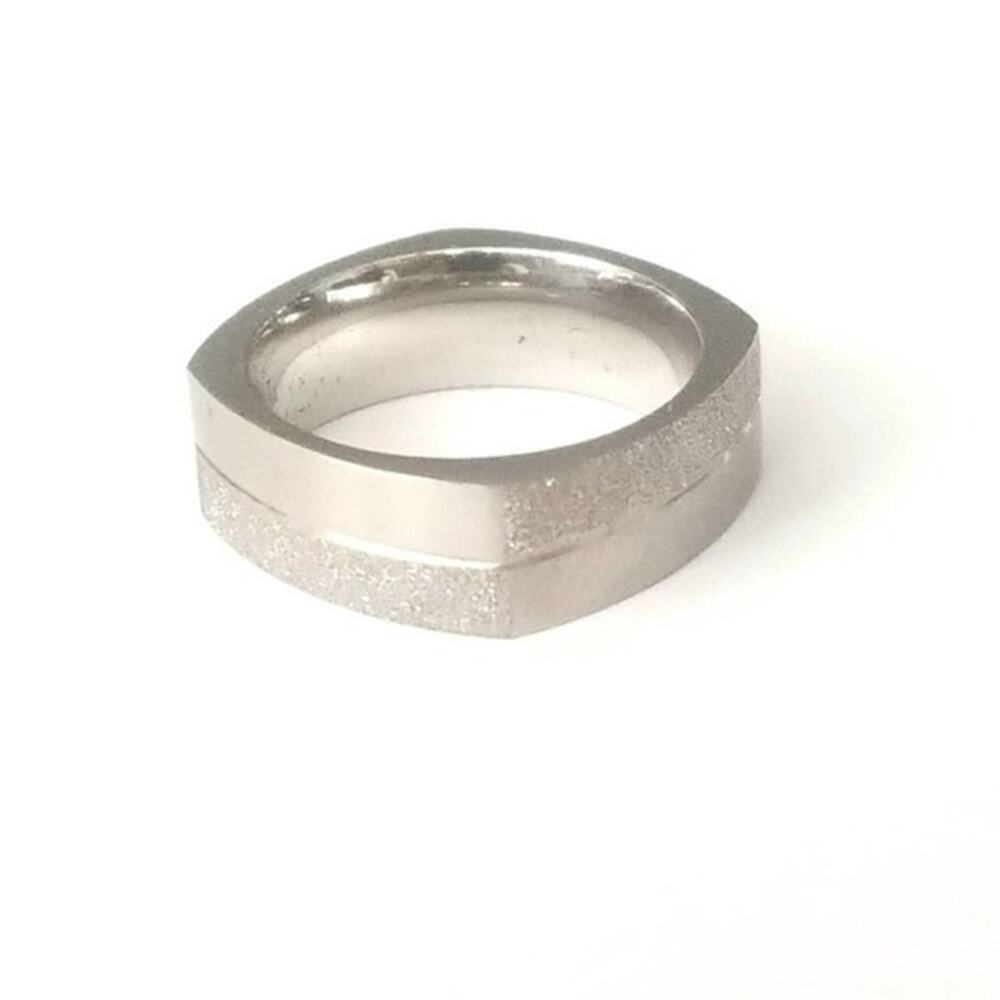CrNew stainless‎ steel ring size 8